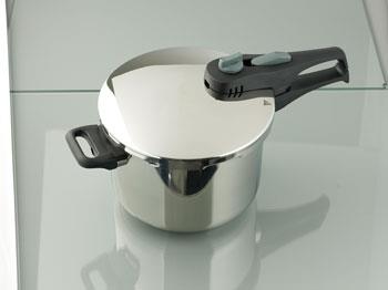 Pressure cooker, 6 litres, with basket/rack, Funktion brand